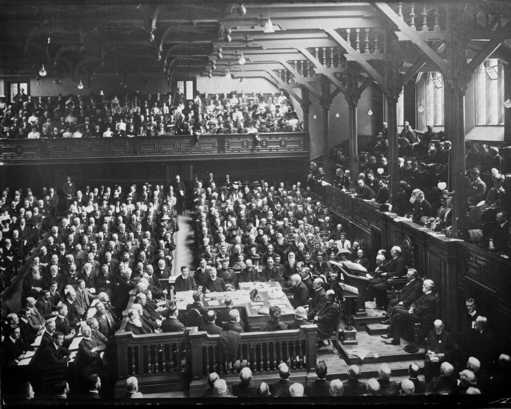 Delegates fill the Assembly Hall at the 1910 World Missionary Conference in Edinburgh.